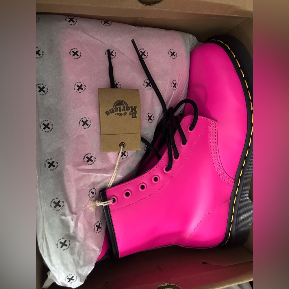 BNIB HOT PINK DR MARTEN PATENT LEATHER BOOTS SZ 11